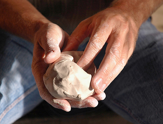 iStock-152533556-hand-building-with-clay-560x425-WEB